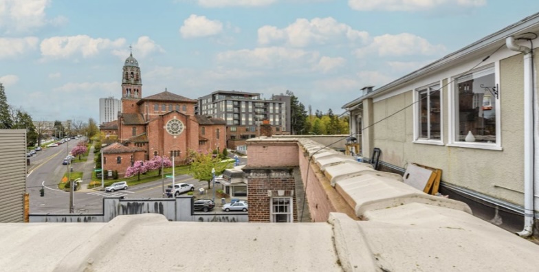 Amenities: Rooftop Deck